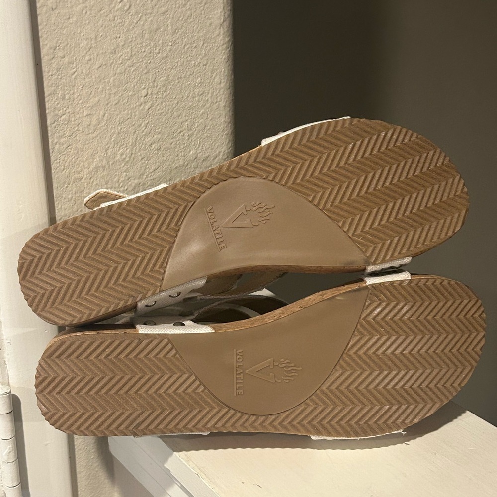 Volatile Women’s Biloxi Ivory/Tan Wedge Strap Sandals Size 11 PV118 Ivory NIB - Picture 8 of 10